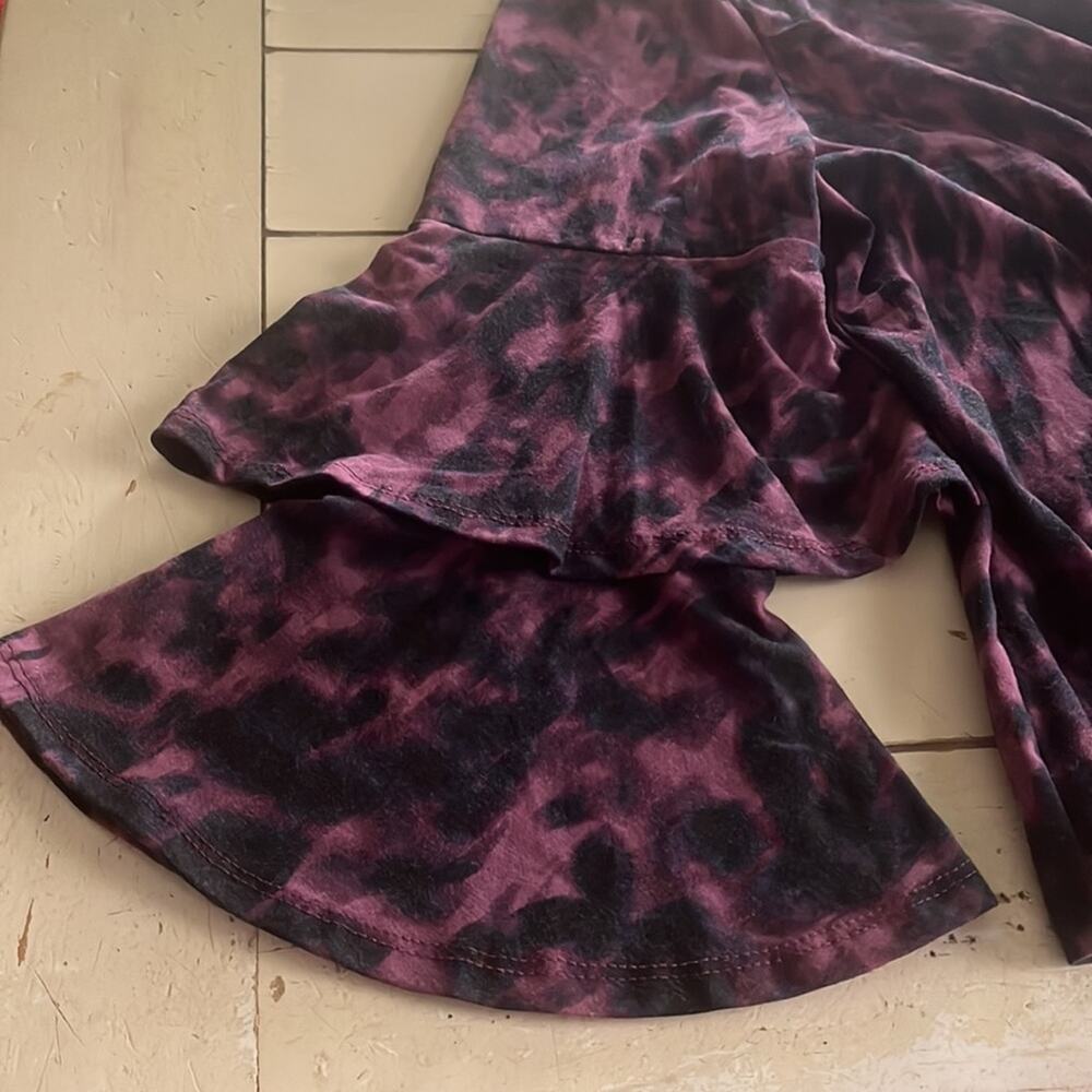 Women’s Shirt Large Purple Leopard Abstract Tier Flutter Sleeve Stretch Lightwt - Picture 5 of 5
